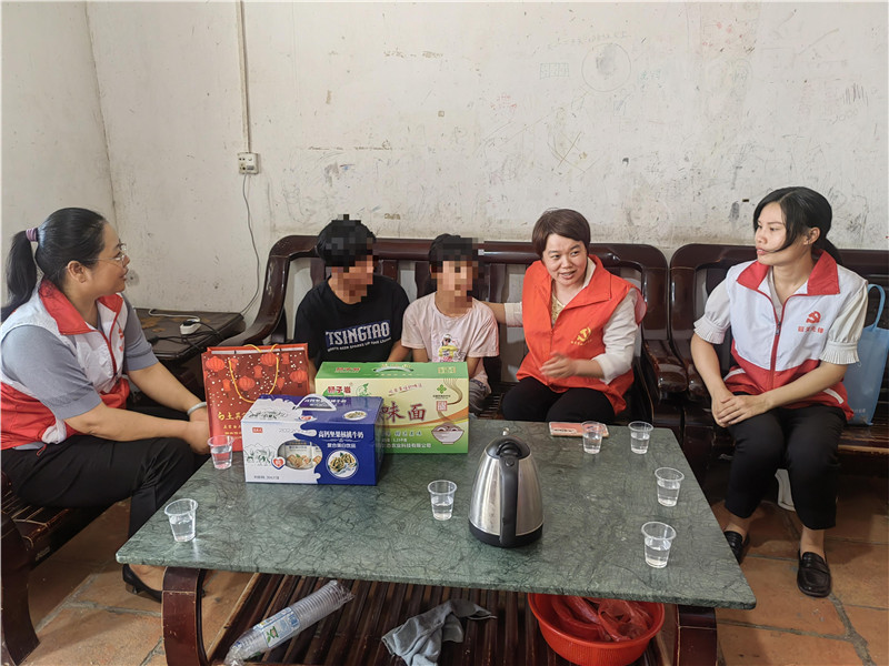 慰問特殊困難婦女兒童家庭 (2).jpg