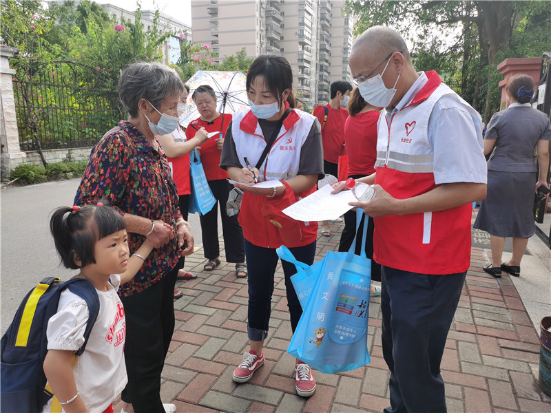 向市民發放宣傳資料.jpg