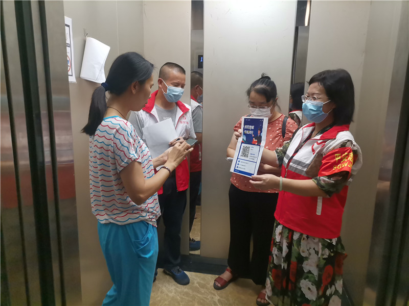 向市民進行反詐宣傳教育.jpg