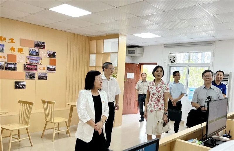 市總工會調研組視察武江區職工服務中心.jpg