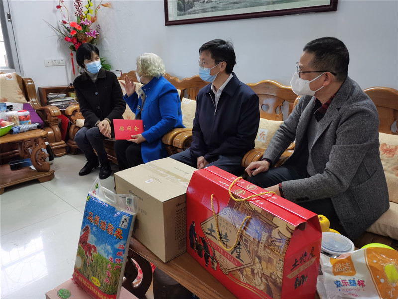 市總領導調研工人文化宮建設工作.jpg