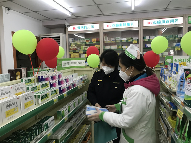 執法人員開展涉疫藥品和醫療用品價格檢查.jpg