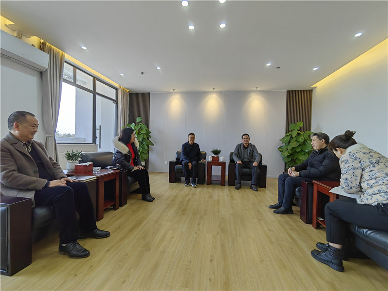 區總工會在國有投資集團有限公司聽取工作匯報.jpg