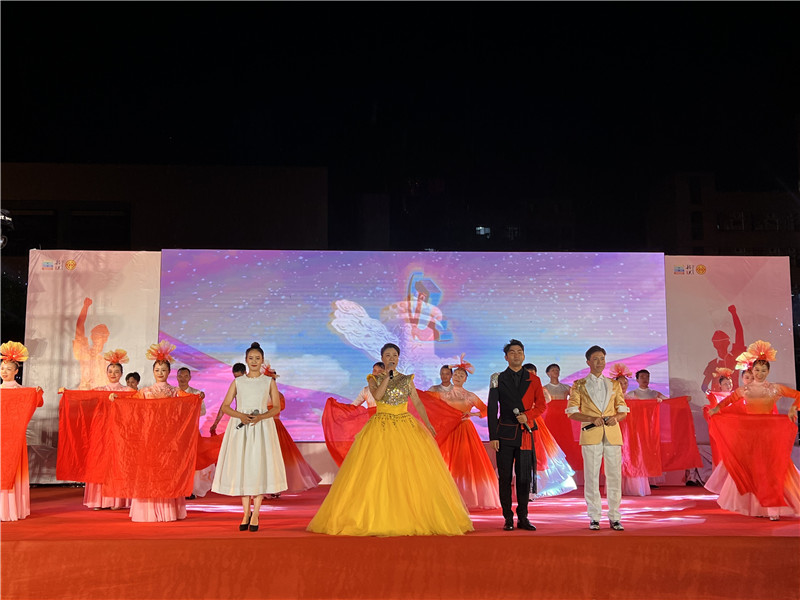 黨旗飄揚的方向表演.jpg
