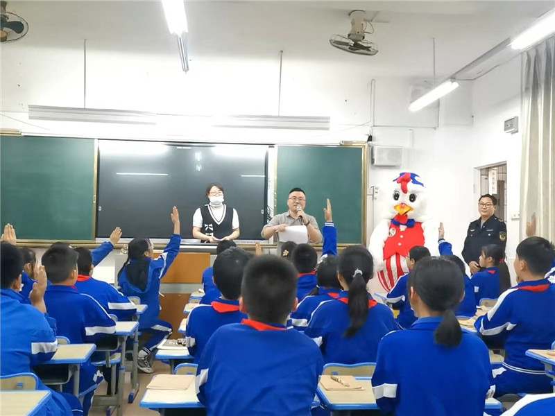 活動現場，學生積極參與互動.jpg