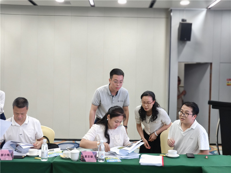 查閱資料.jpg