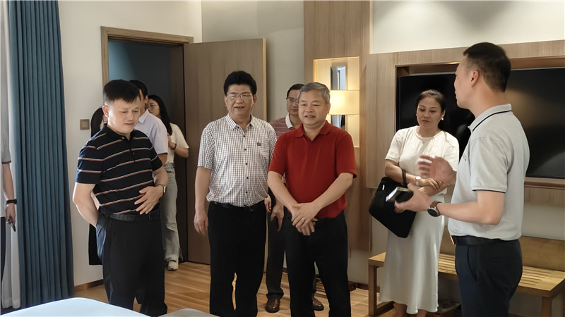 實(shí)地查看酒店基礎(chǔ)設(shè)施.jpg