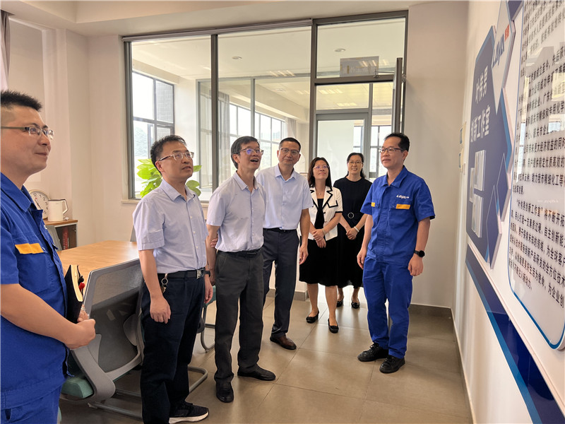 參觀企業創新工作室.jpg