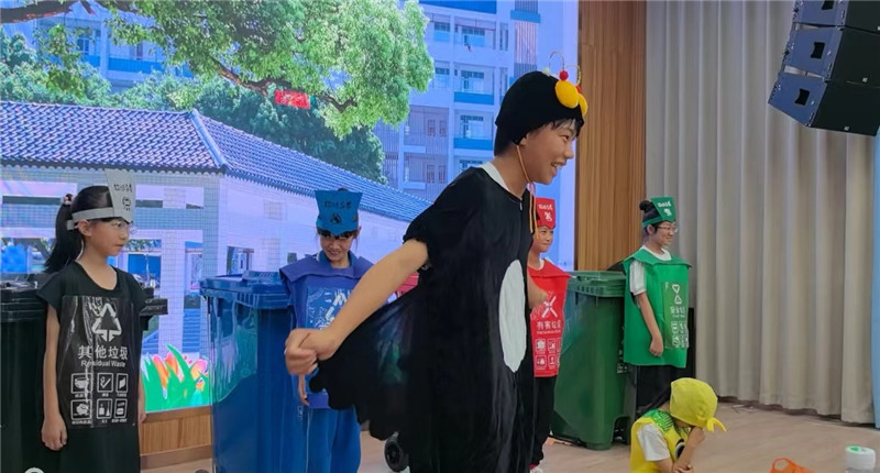 陽山小學學生表演垃圾分類小劇場《“桶”治天下》.jpg