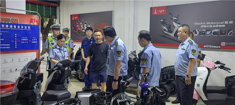 執法人員開展電動自行車產品質量安全檢查2.jpg