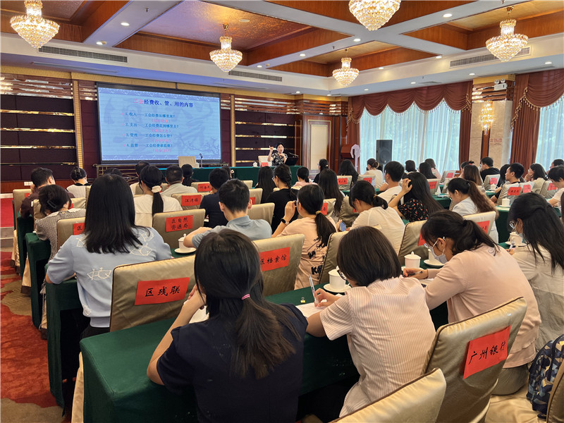 省總工會原二級調研員姚明聯老師向學員講解基層工會財務經審知識.jpg
