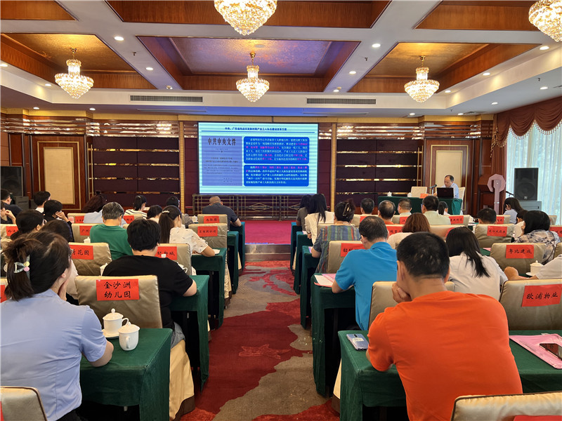 市總工會經工部部長雷東林圍繞新時期產業工人隊伍建設進行宣講.jpg