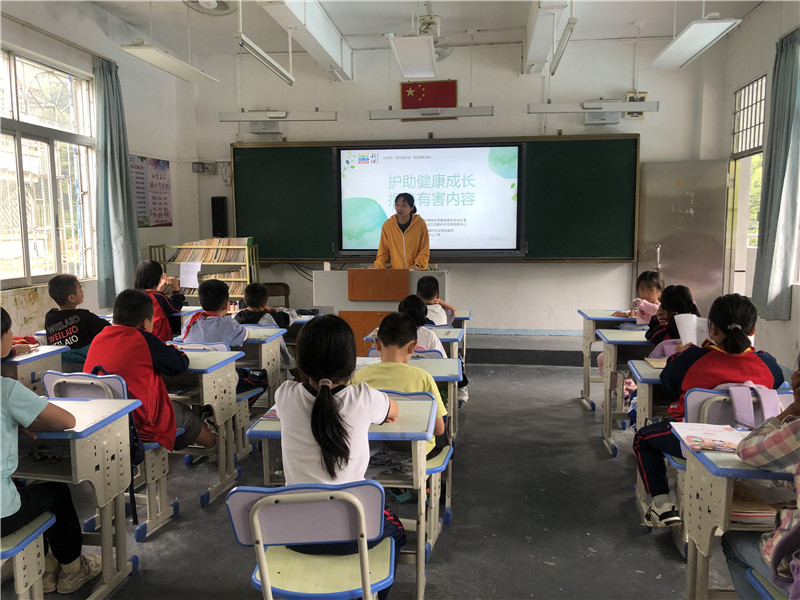 到江灣鎮中心小學開展“護助健康成長，拒絕有害內容”綠書簽活動.jpg