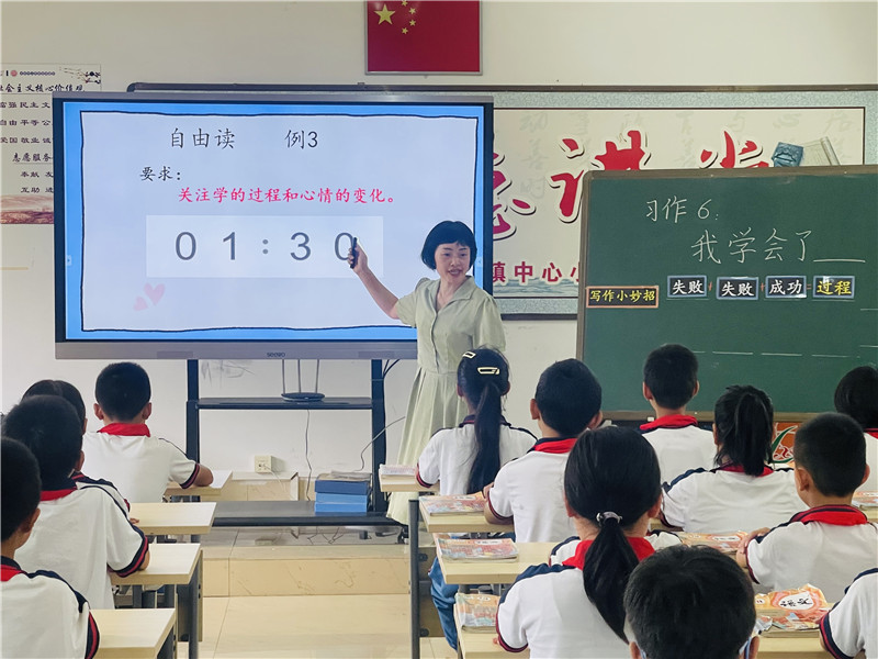 東莞市高埗鎮東圃小學莫鉆歡老師執教小學六年級英語寫作課.jpg