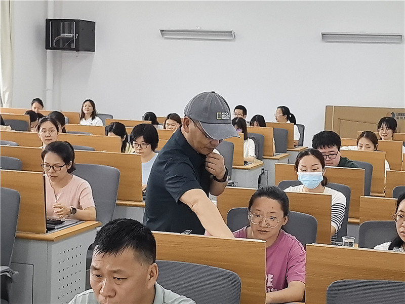 奚浩波老師與培訓(xùn)人員互動(dòng)1.jpg