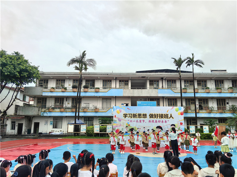 少先隊(duì)新隊(duì)員入隊(duì)儀式.jpg